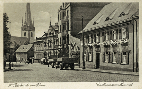 Die Hauptkirche und das Gasthaus "Zum Himmel" (ca. 30er Jahre des 20. Jahrhunderts)