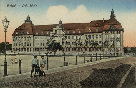 Die Wilhelm-Heinrich-von-Riehl-Schule (ca. Anfang des 20. Jahrhunderts)