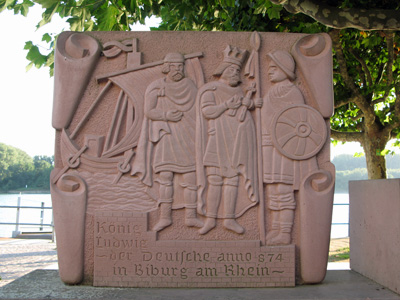 Gedenkstein am Biebricher Rheinufer (September 2007)