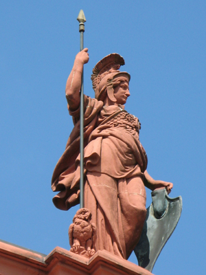 Götterfigur auf der Rotunde des Biebricher Schlosses (August 2007)