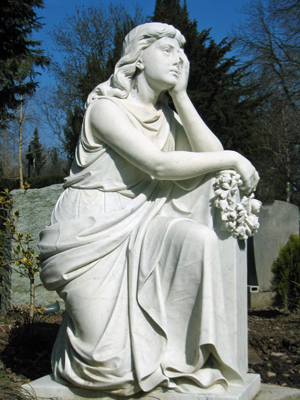 Skulptur auf dem Biebricher Friedhof (März 2006)